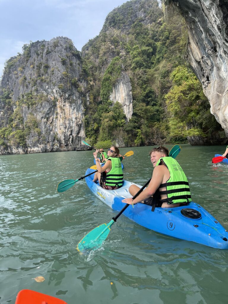 kayaks, paddling