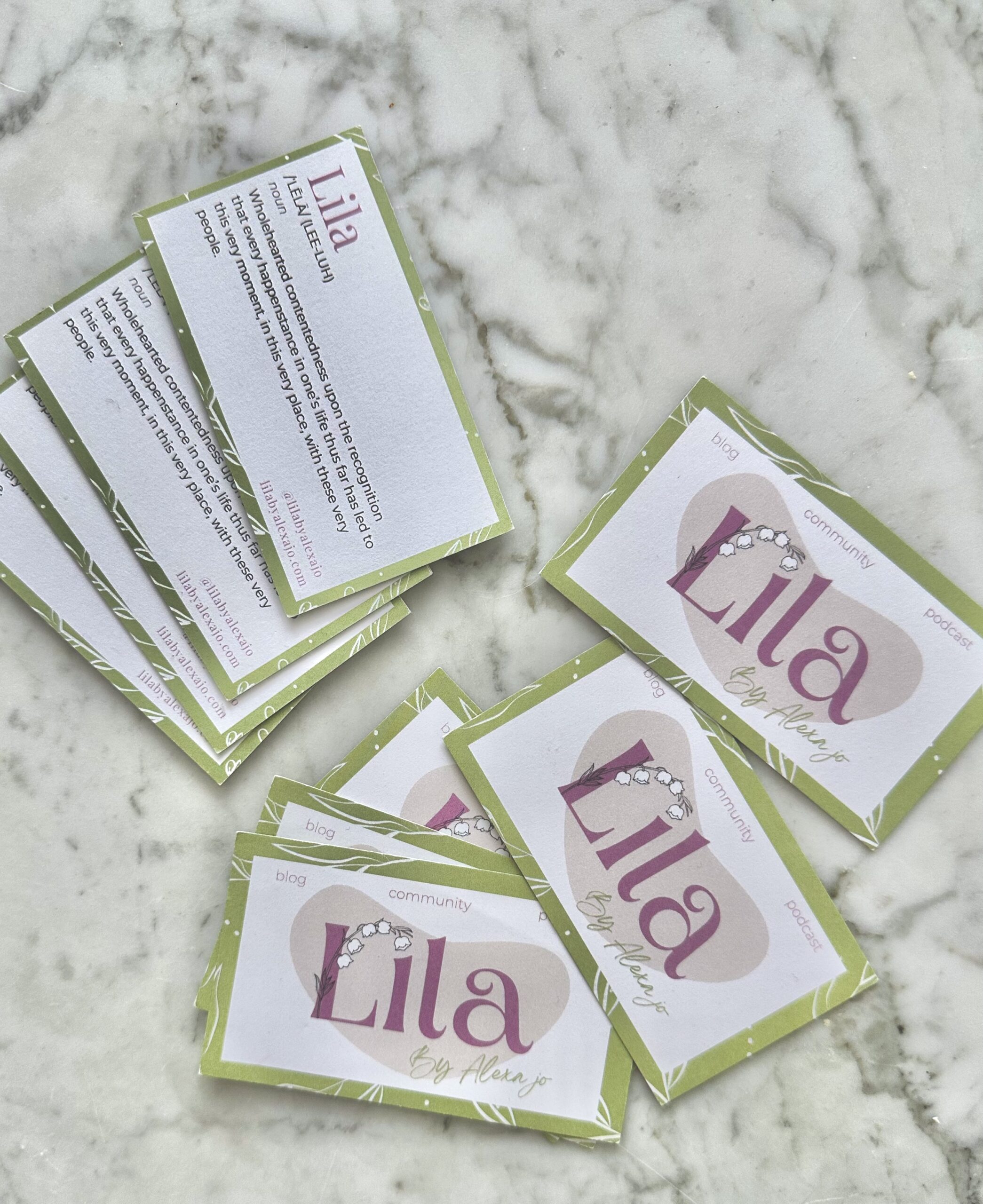 A set of business cards with the word lla on them.